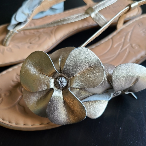 Born Shoes - 🌈🪐BORN Gold Flower Sandals Size 9